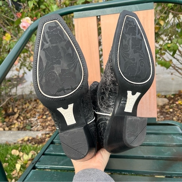 Ariat Side Saddle Punchy Distressed Cowboy Boots - Picture 8 of 16